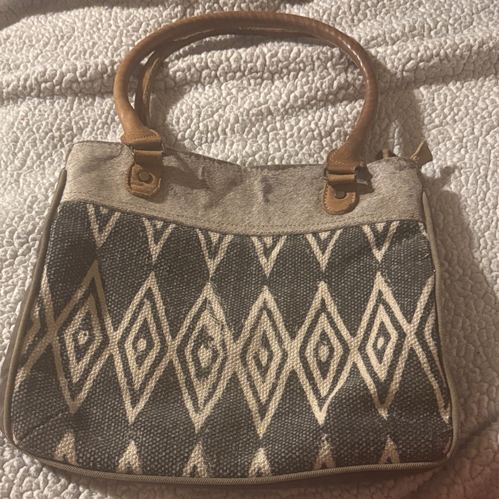 Myra Diamond-Pattern Tote Bag in Gray and Tan